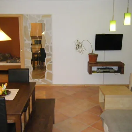 Gemuetliche Souterrain In Einem Holzhaus Mit Freisitz 아파트 *