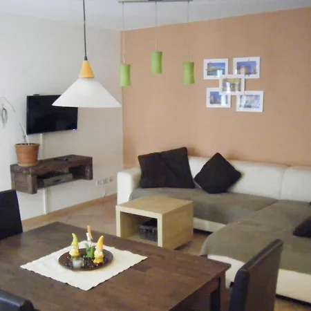 Gemuetliche Souterrain In Einem Holzhaus Mit Freisitz 러스트