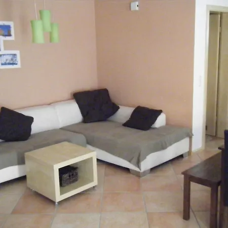 Gemuetliche Souterrain In Einem Holzhaus Mit Freisitz 아파트