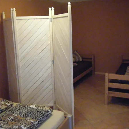 Gemuetliche Souterrain In Einem Holzhaus Mit Freisitz 러스트