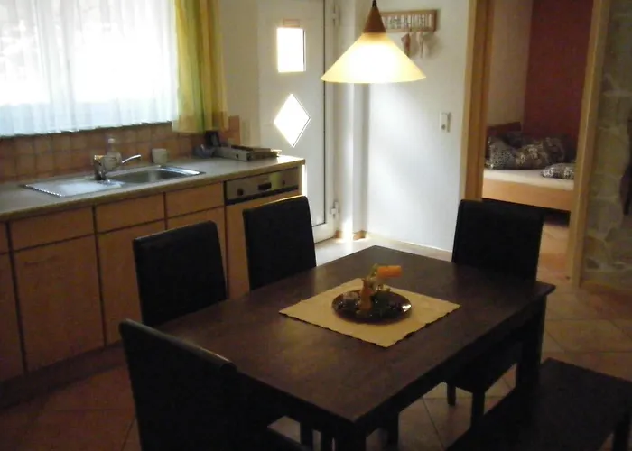 Gemuetliche Souterrain In Einem Holzhaus Mit Freisitz * רוסט